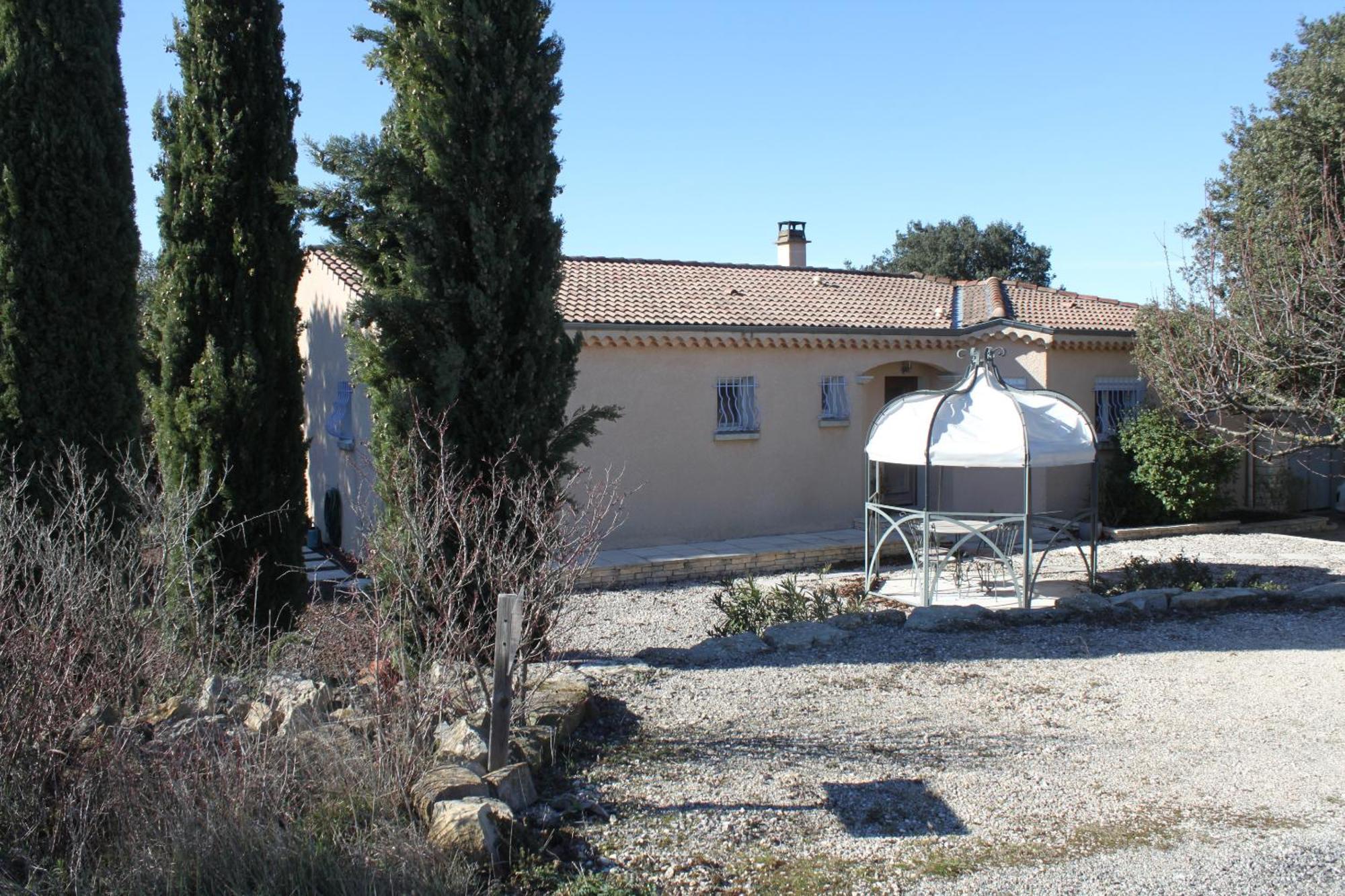 Chambres D'Hotes Des Couleurs Et Des Mots Villeneuve-de-Berg Luaran gambar